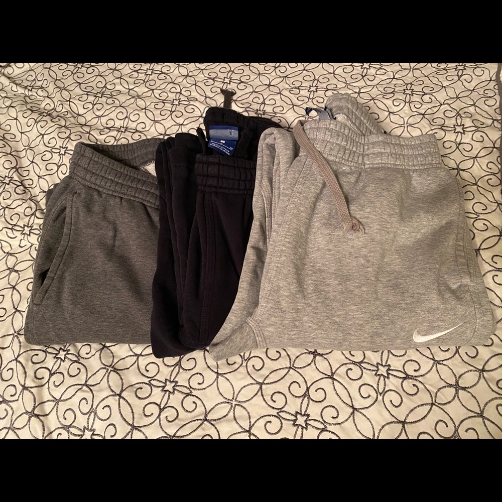 Nike standard fit, straight leg sweatpants